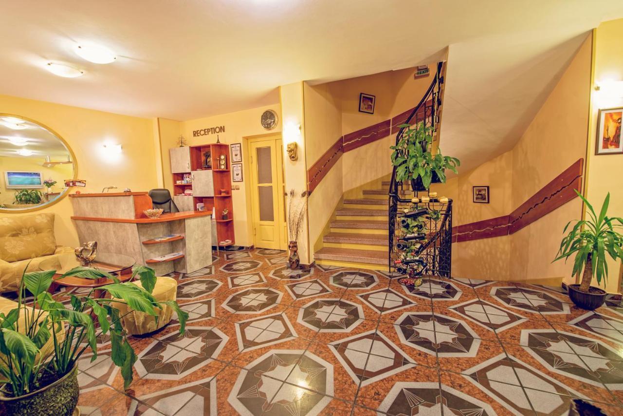 Color Hotel 3*