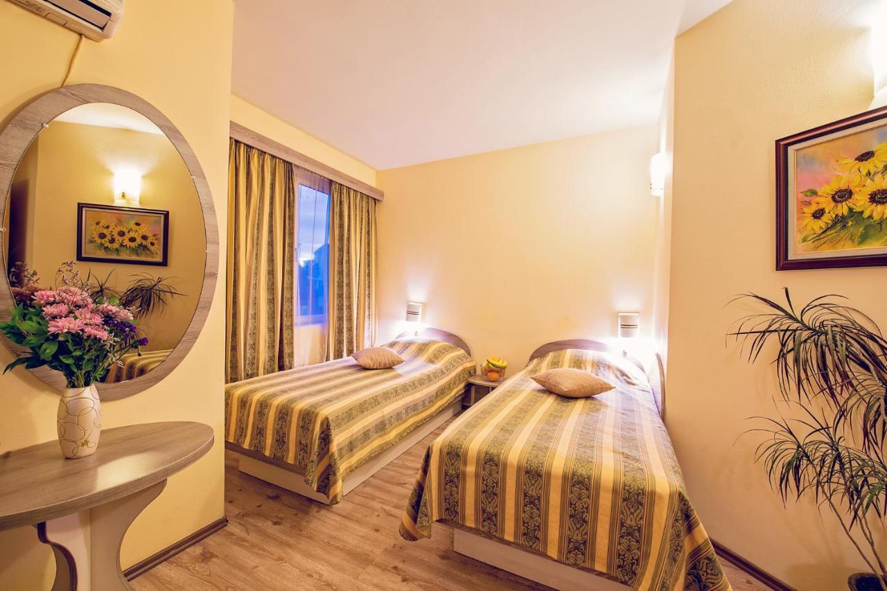 Color Hotel 3*