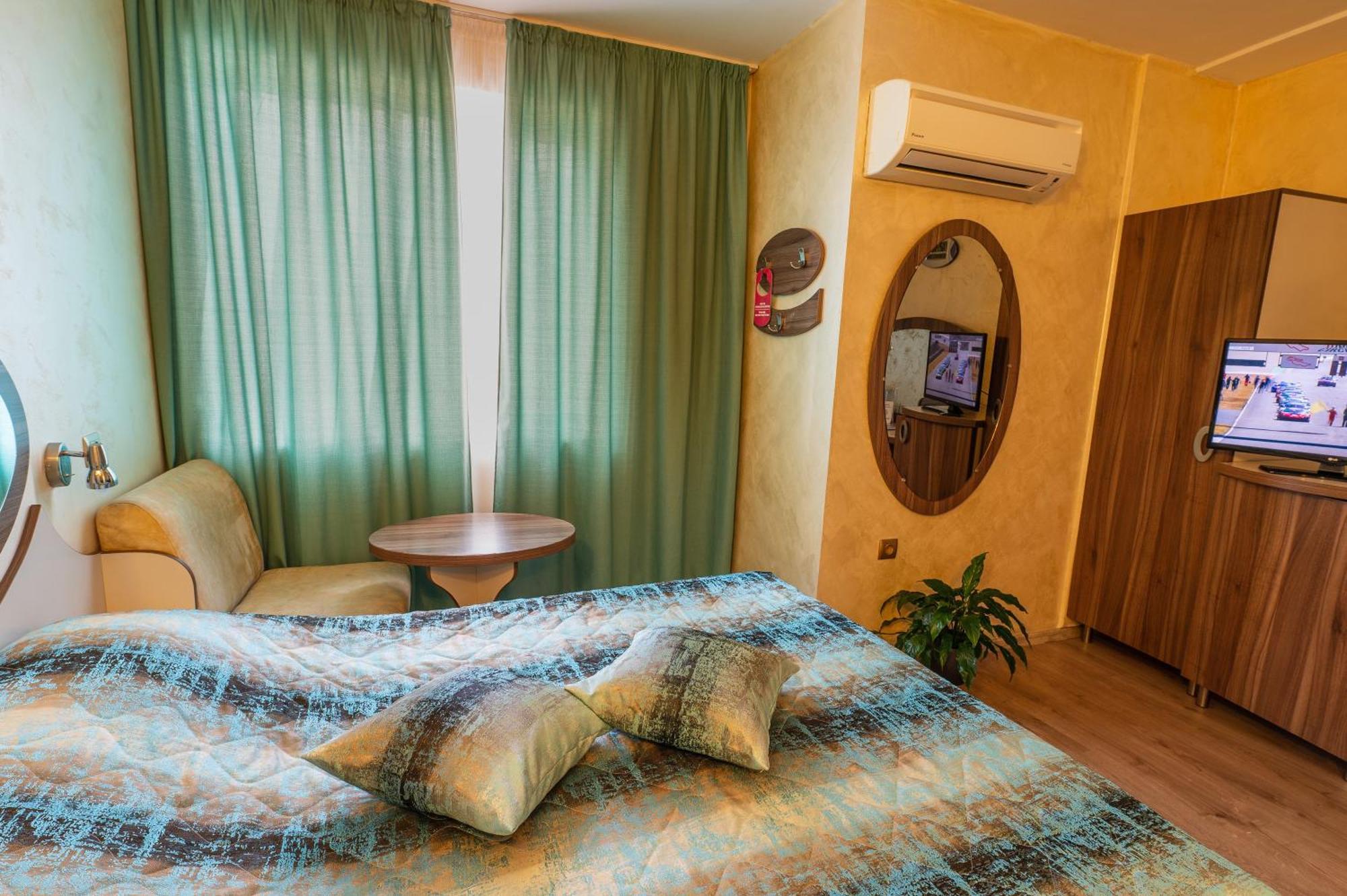 Color Hotel 3*