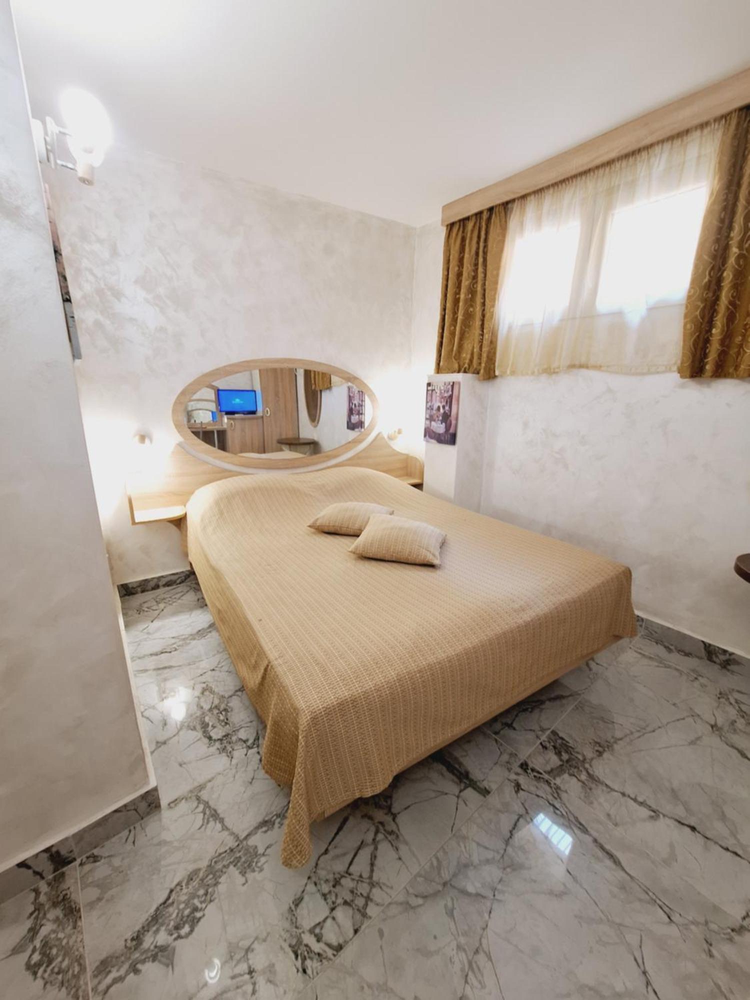 Color Hotel 3*