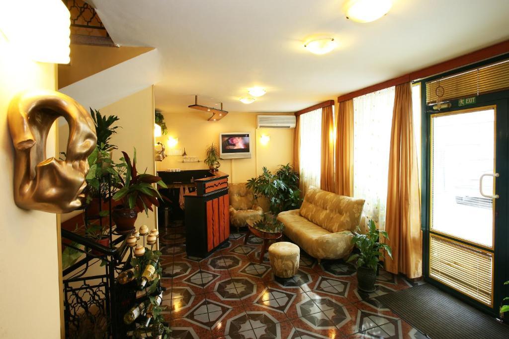 Color Hotel 3*